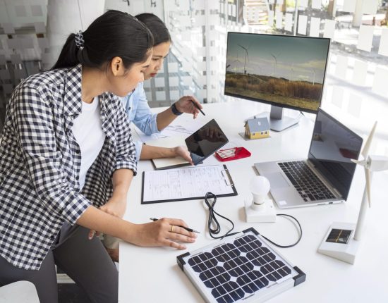 women-working-hard-innovation